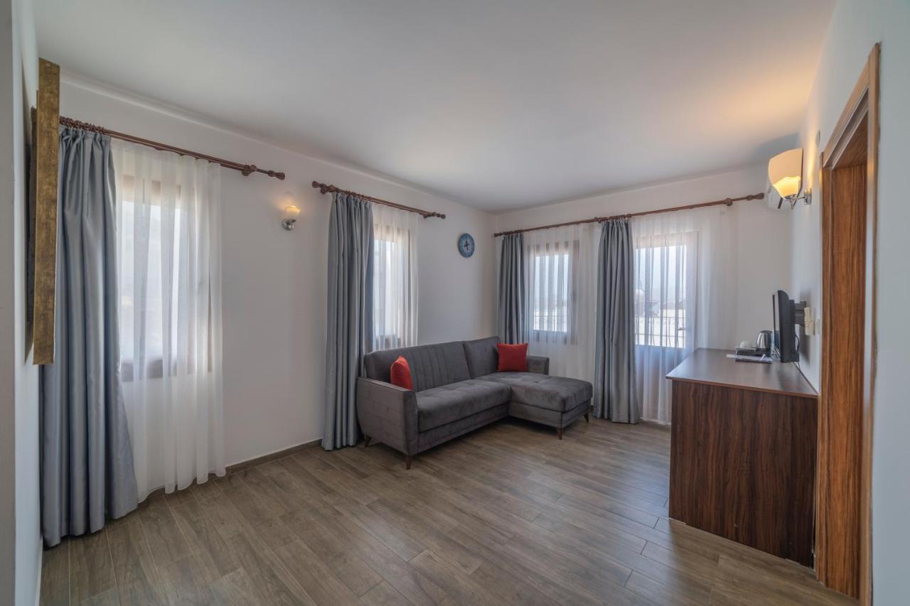 Queen Boutique Hotel Бітез Екстер'єр фото